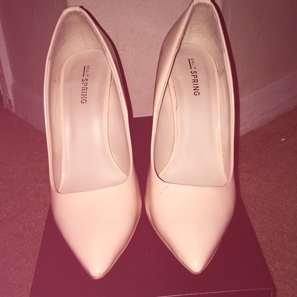 These are your standard classic high heels 👠.